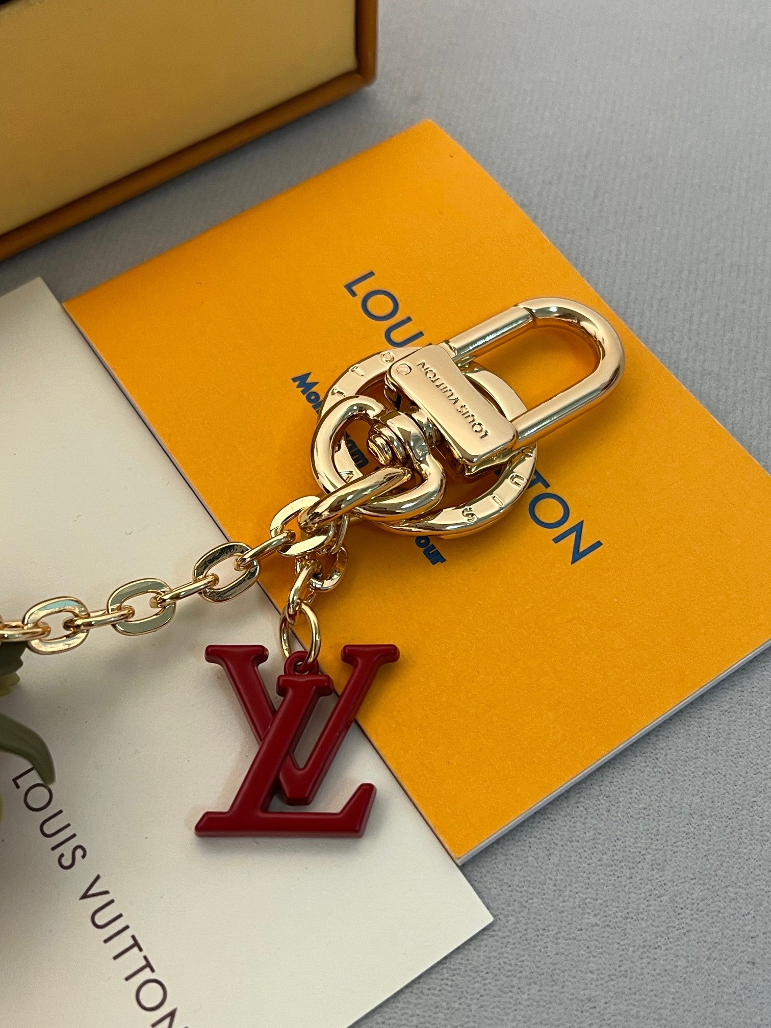 A1Z105E19 Popular bag 's charms accessories