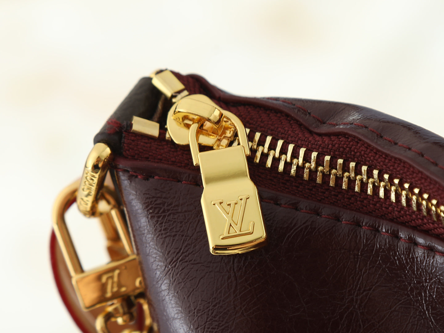B1N86E7 Popular leather bag