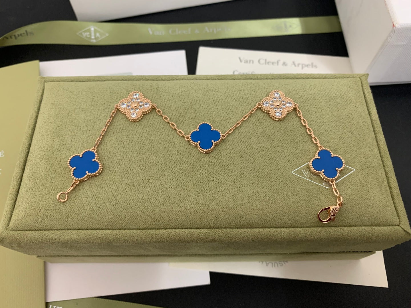 X5X53VA179K  Popular bracelets 5 flowers normal size1.5cm flower