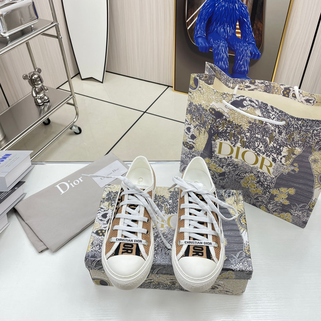 Z1XD66 Popular shoes