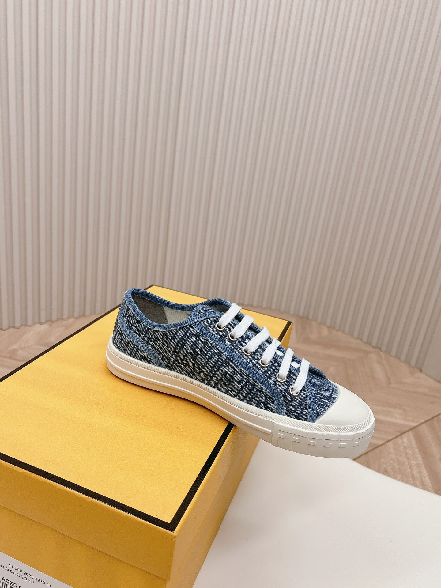 Z2Q105F423 Popular high-quality Shoes