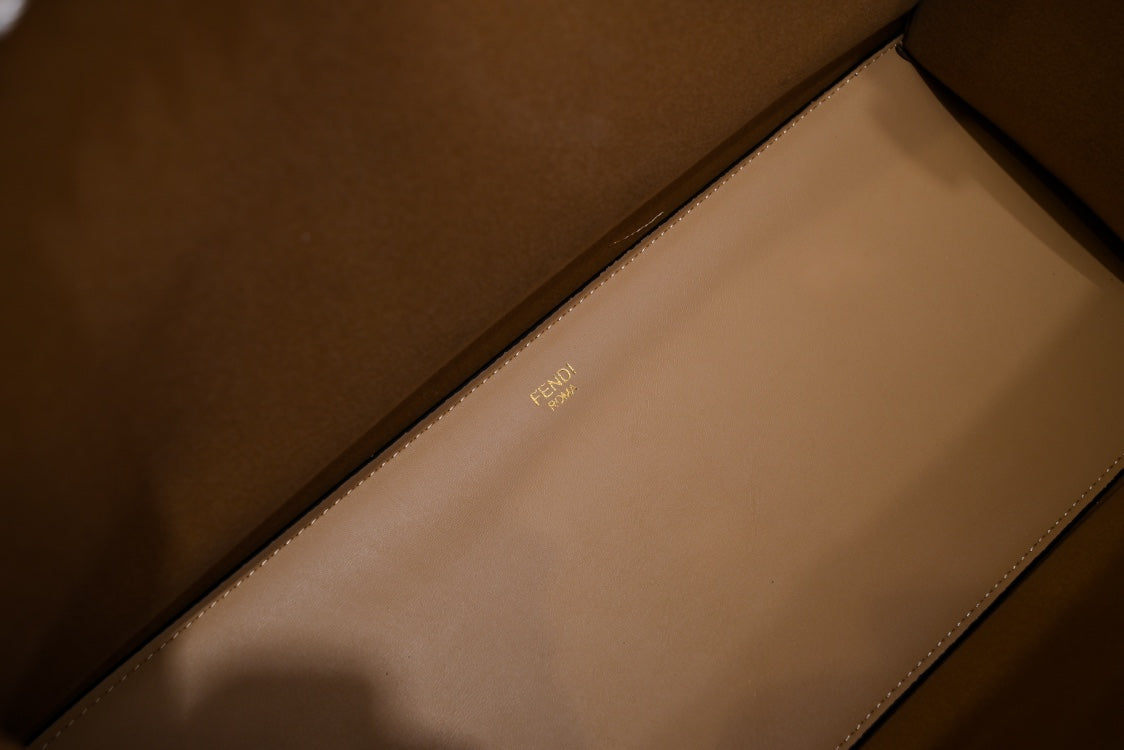 B1P36F104 Popular leather bag