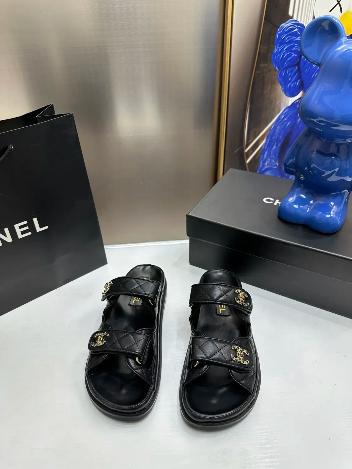 Z1R45C1  Popular sandals