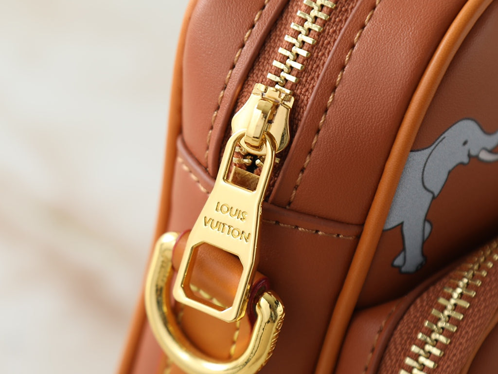 B1P46E109 Popular leather bag