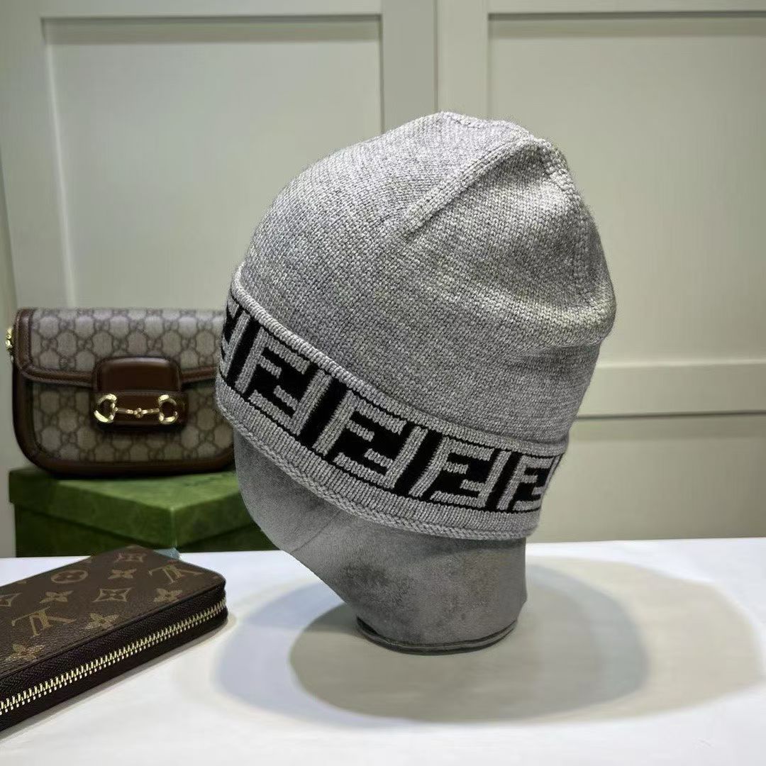 M1R86F44 Popular hats