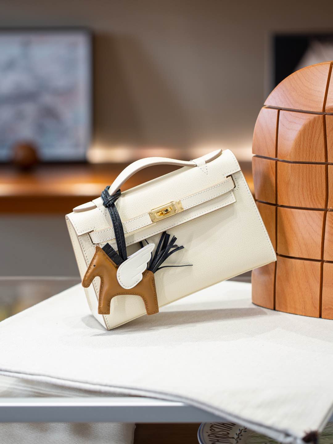 B1R66A7 Popular leather bag