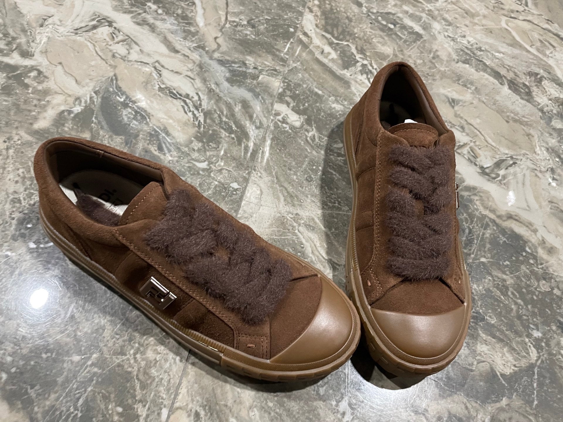 Z2Q95F141  Popular high-quality Shoes