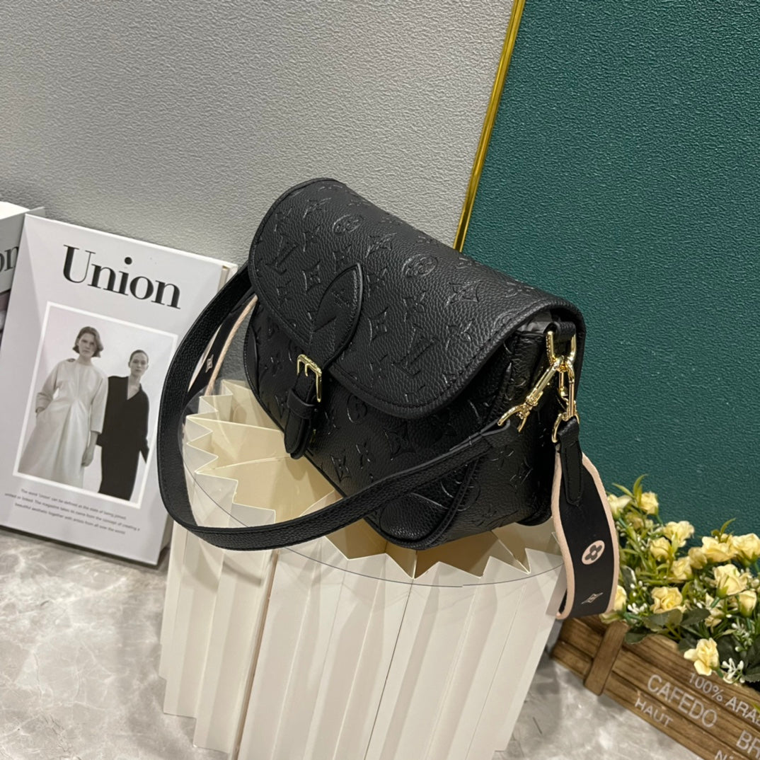 B12X44E318 Popular   leather bag 