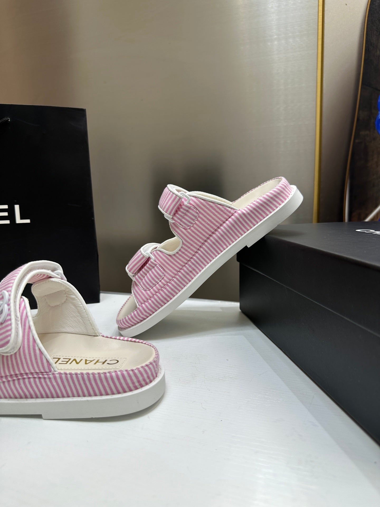 Z1R45C1  Popular sandals