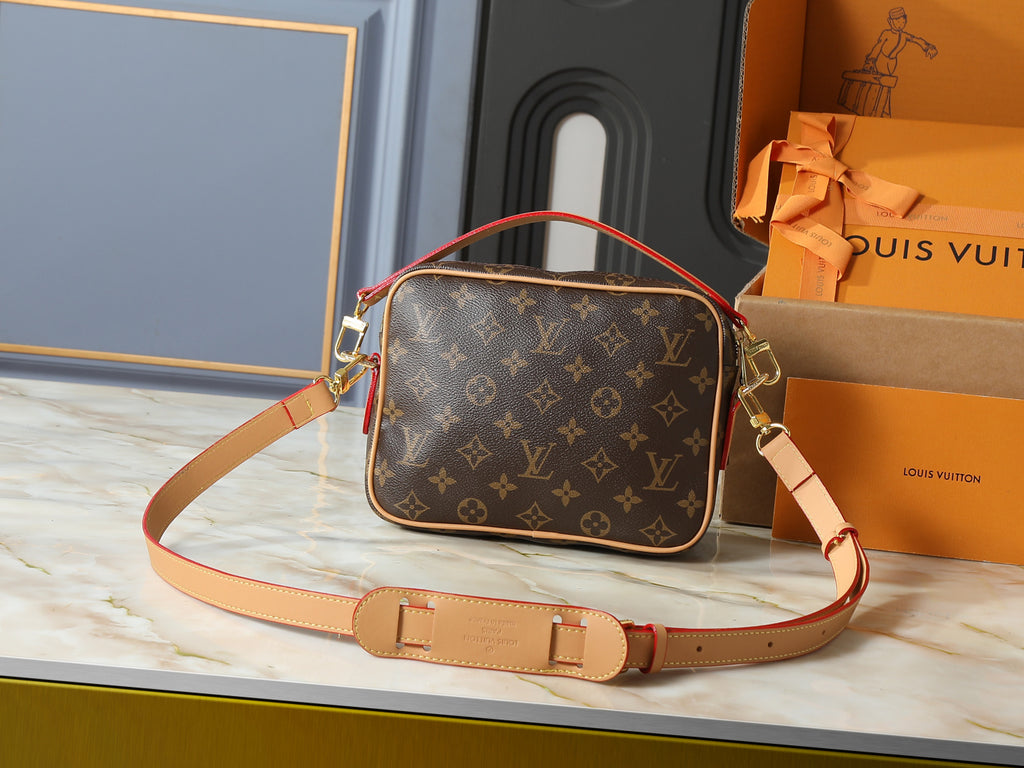 B1P46E108 Popular leather bag