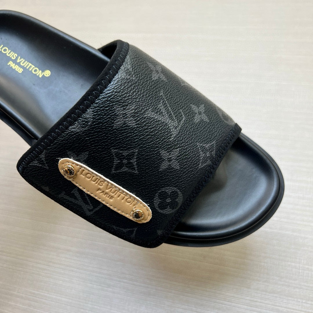 Z5N75E6  Popular Slippers
