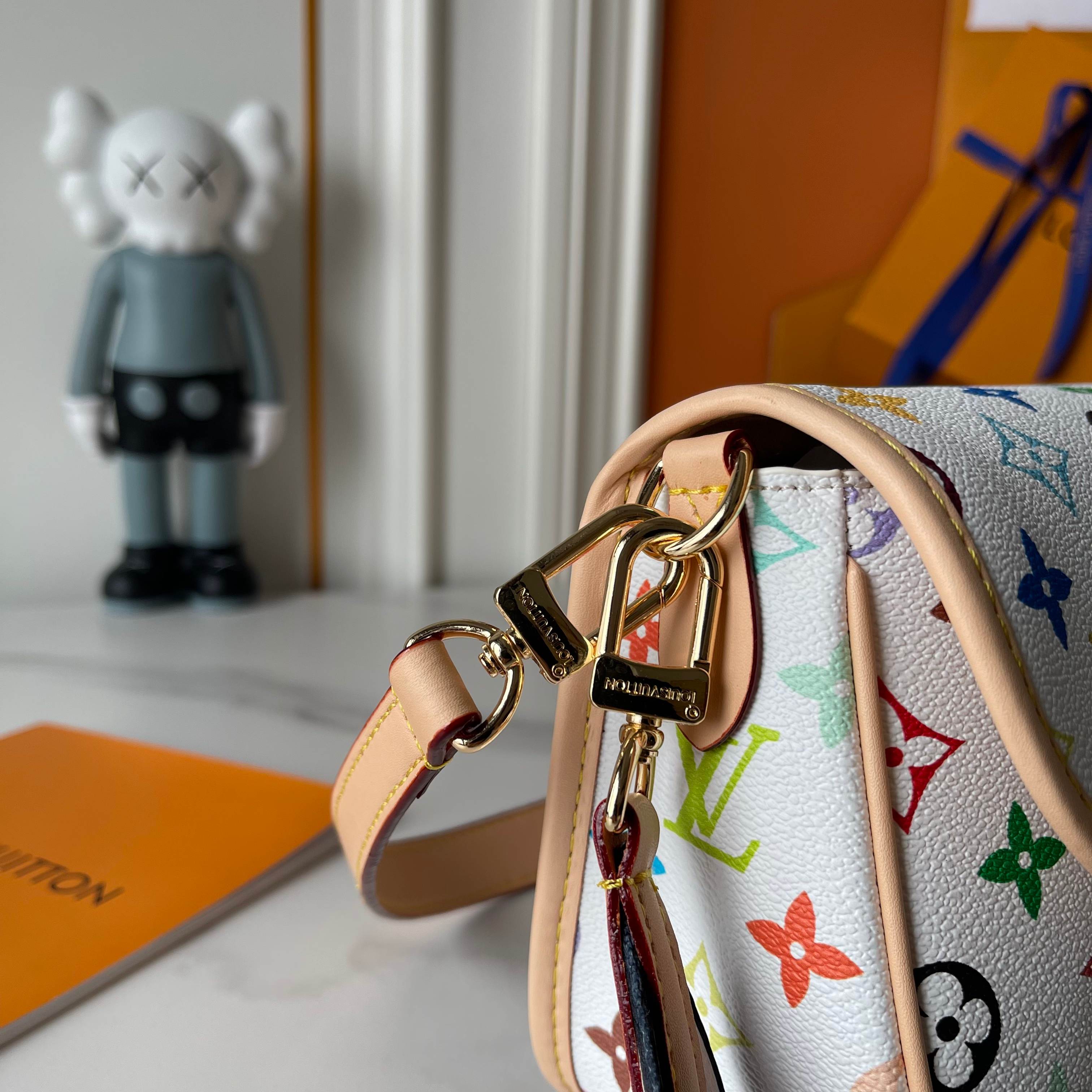 B1P36E37 Popular leather bag