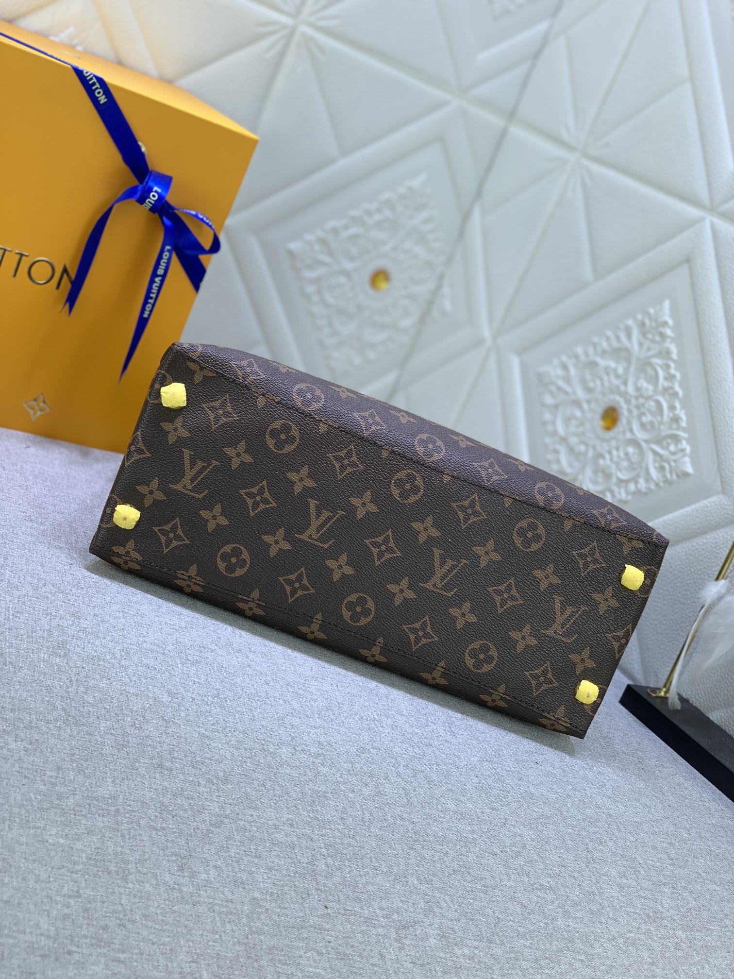 B12X44E330 Popular   leather bag 