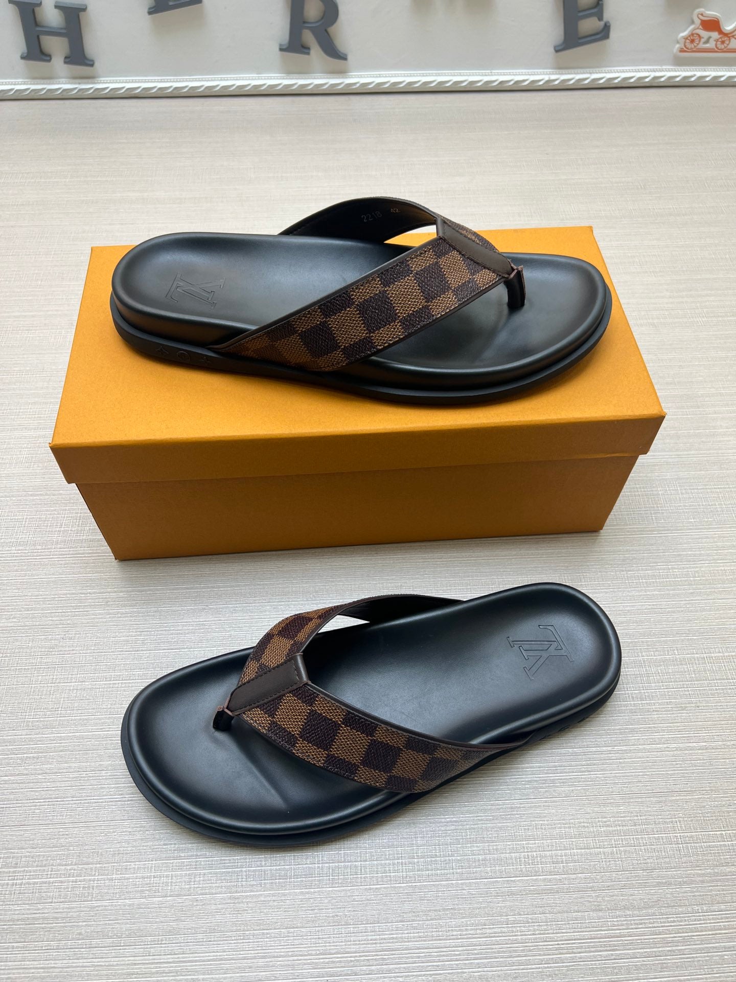 Z5ZE60 Popular slippers