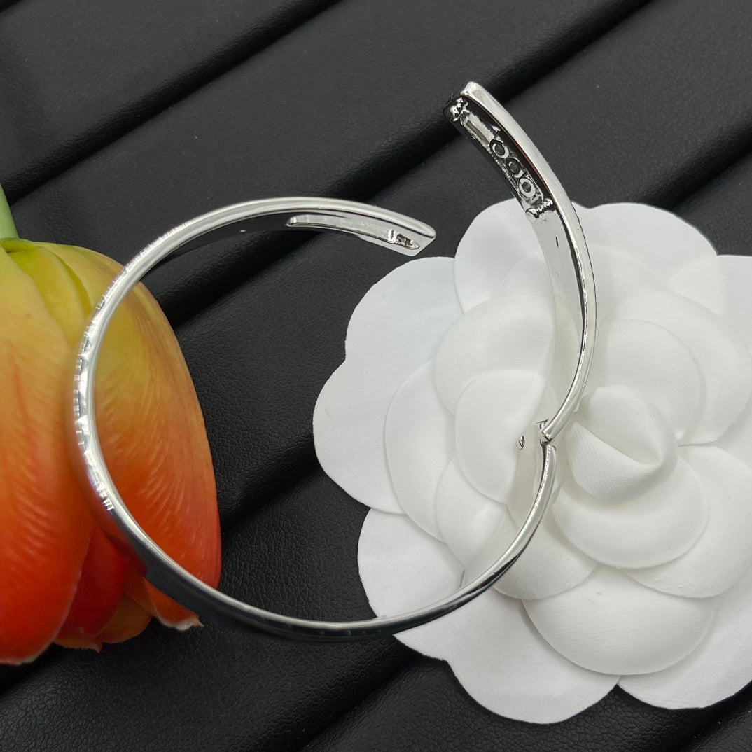 X1Z94A763K  Popular Bracelets