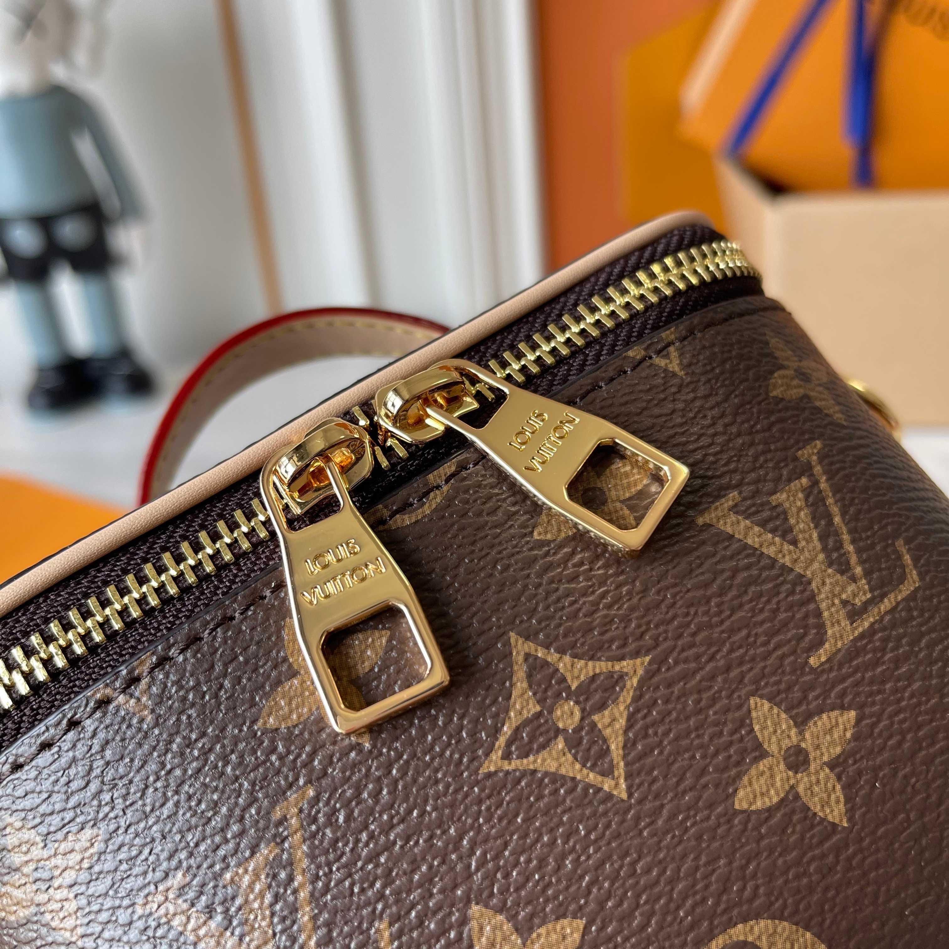 B1N56E20 Popular leather bag