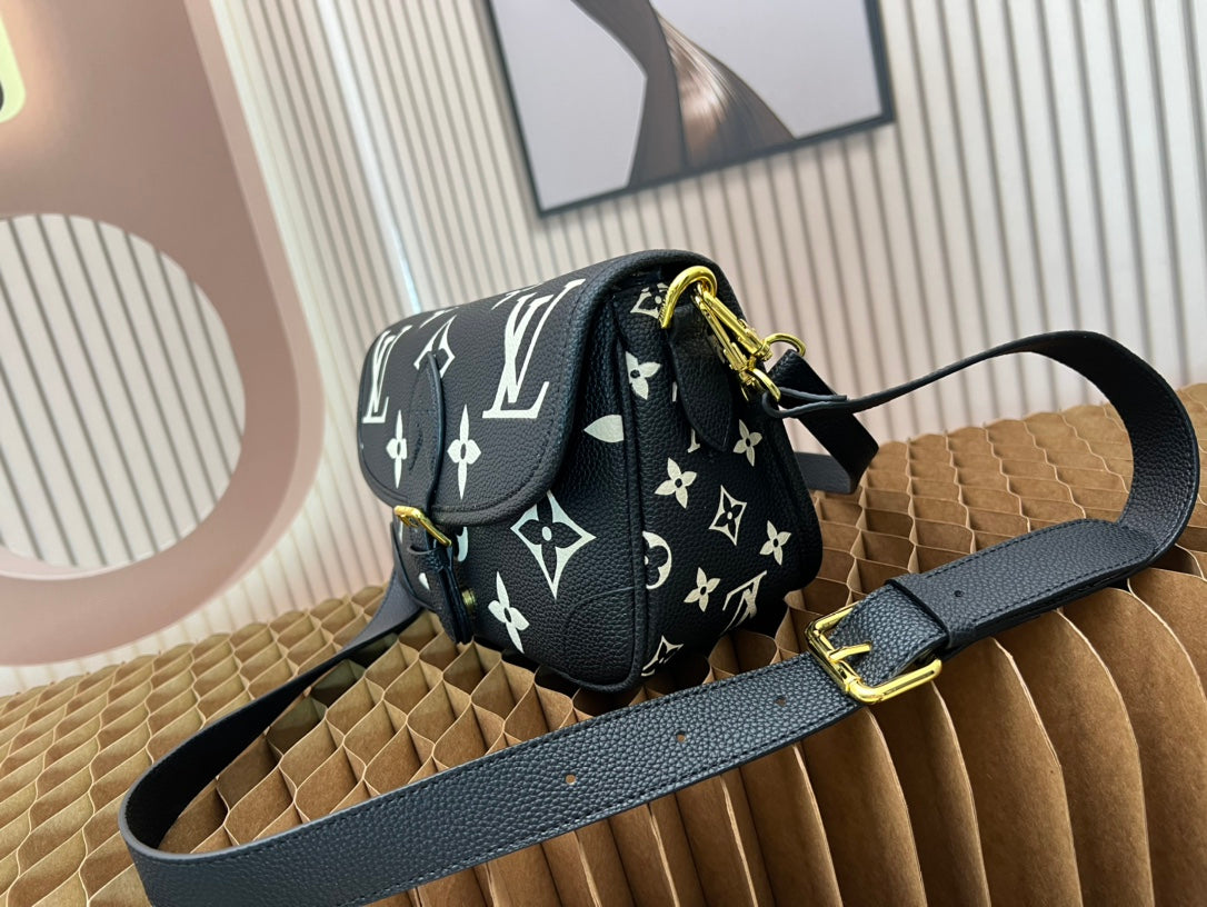 B12X73E28 Popular leather bag 