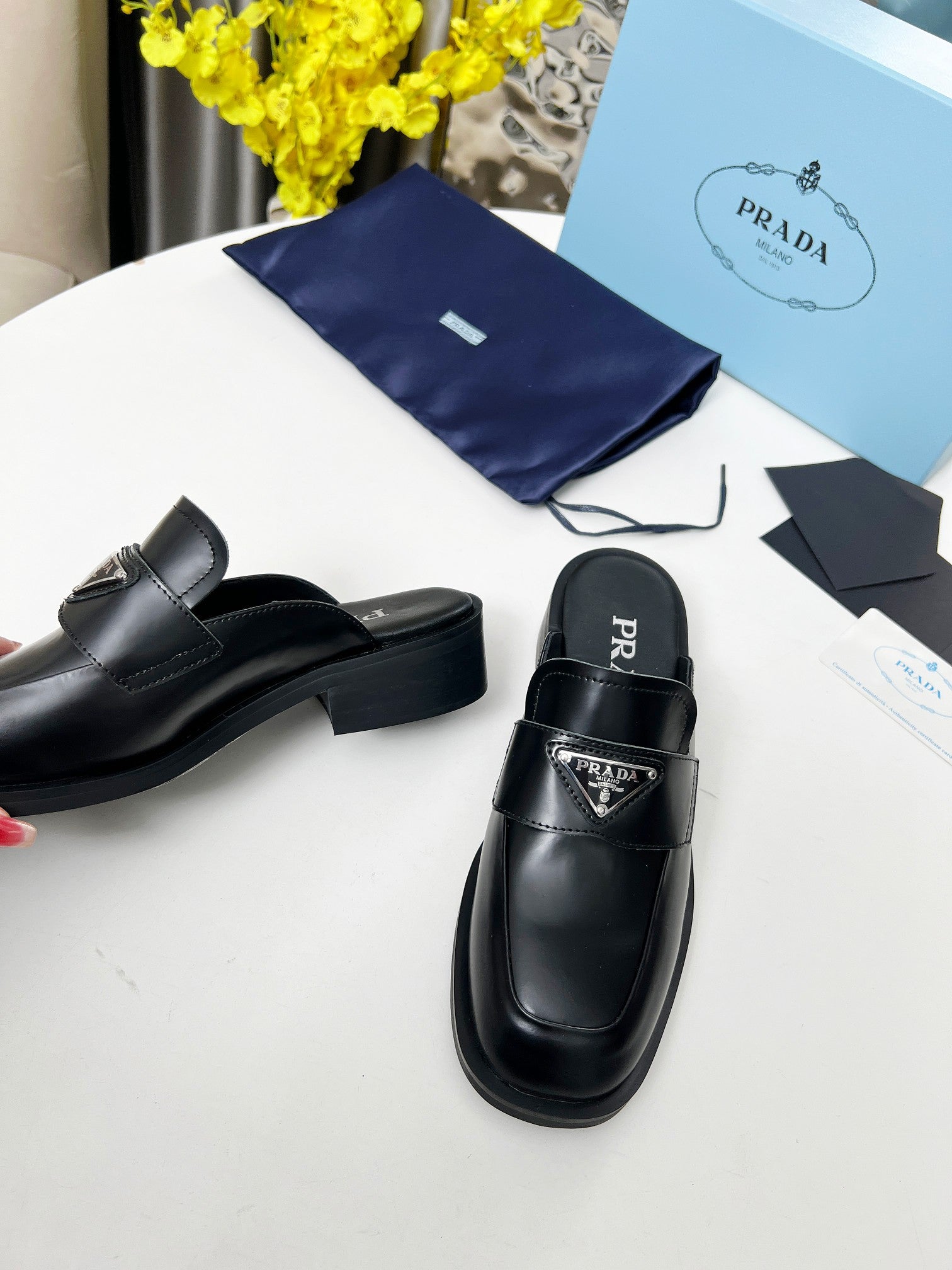 Z2Q105P403 Popular high-quality leather Shoes