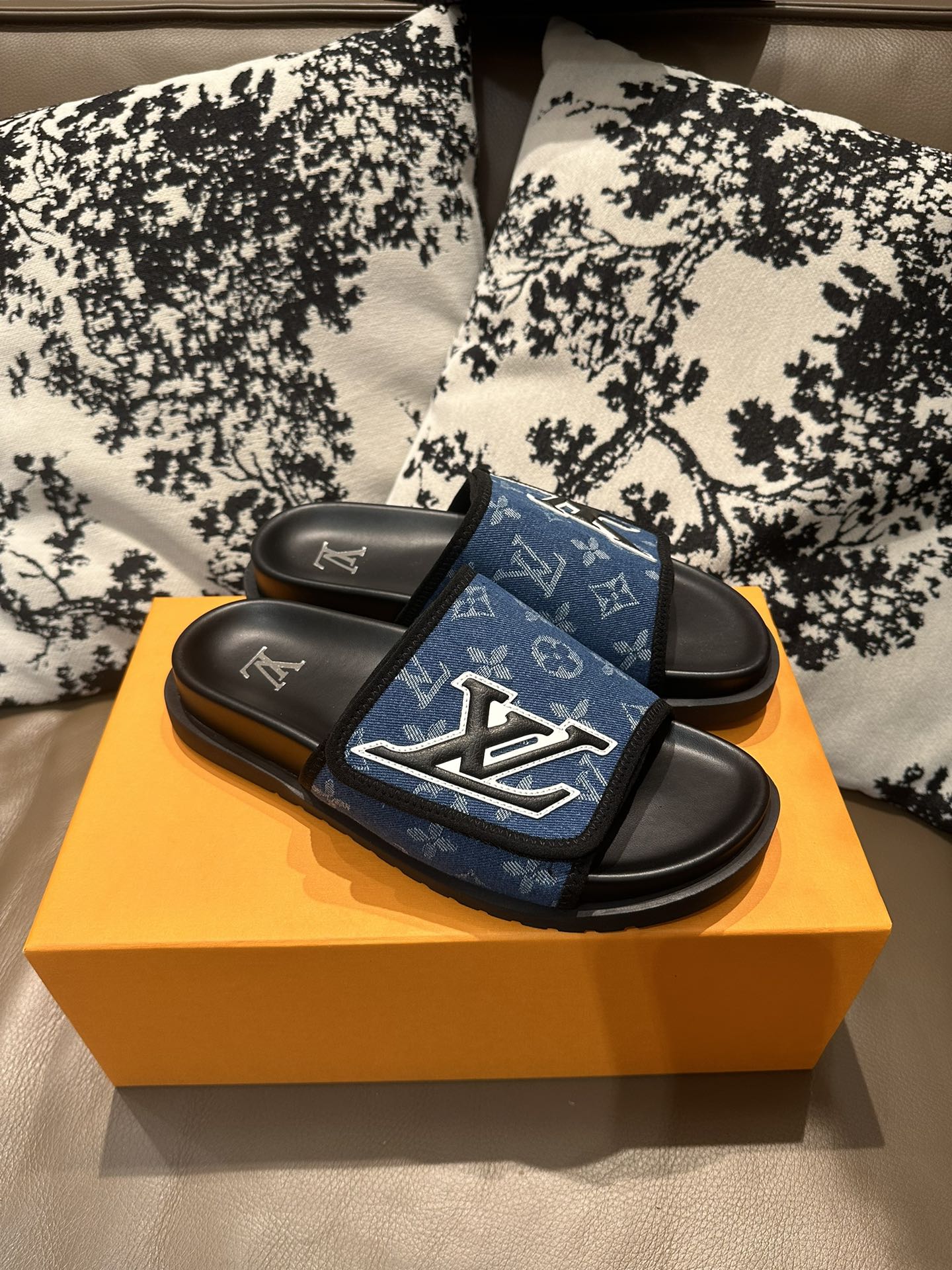 Z2Z85E28  Popular leather Shoes
