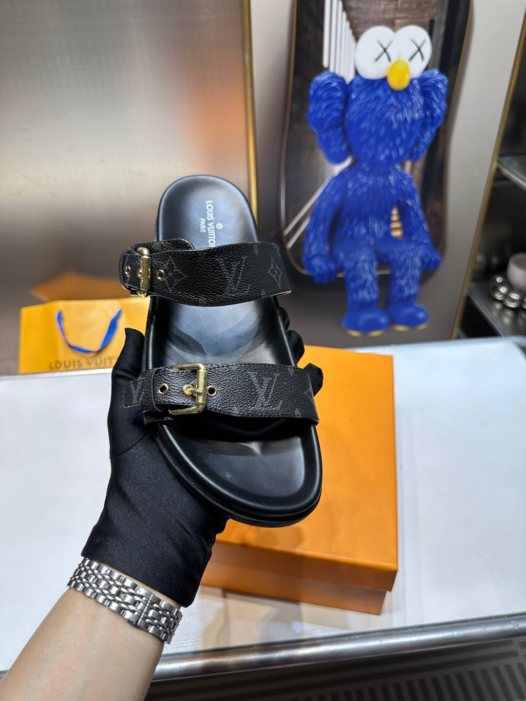 Z1ZE10 Popular sandals