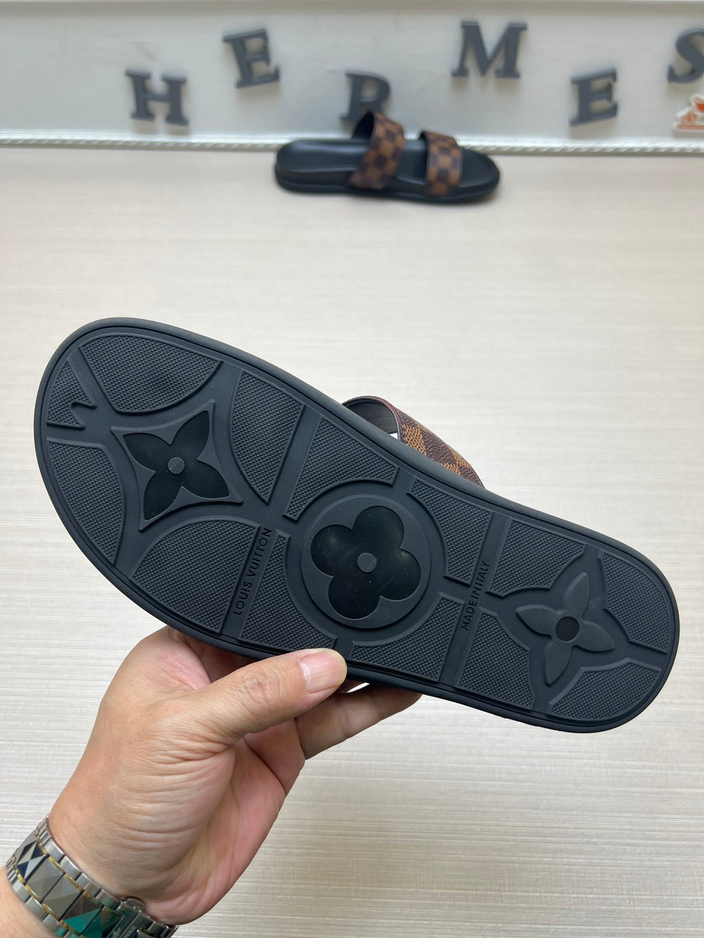 Z5ZE60 Popular slippers