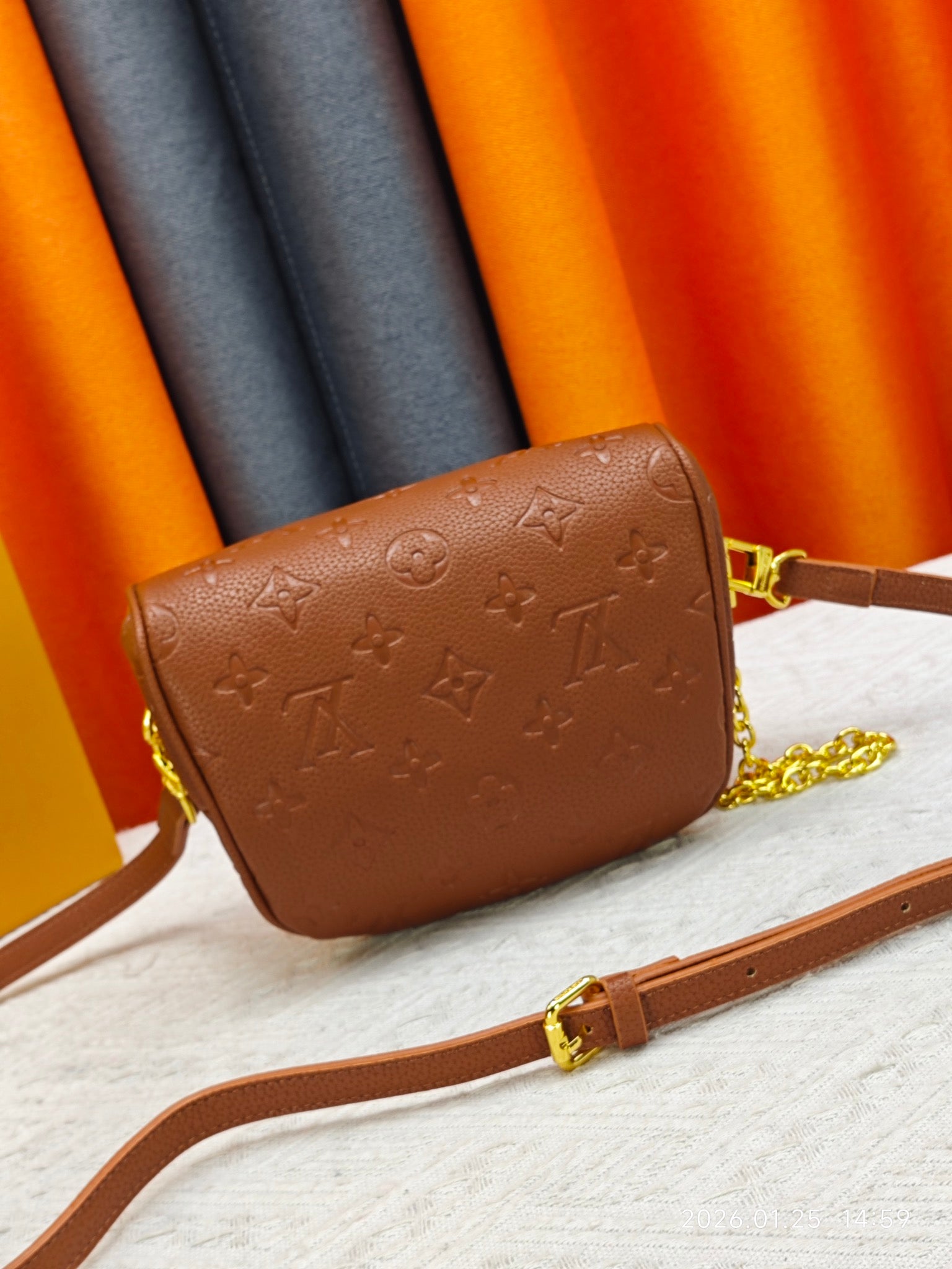 B1P46E75 Popular leather bag