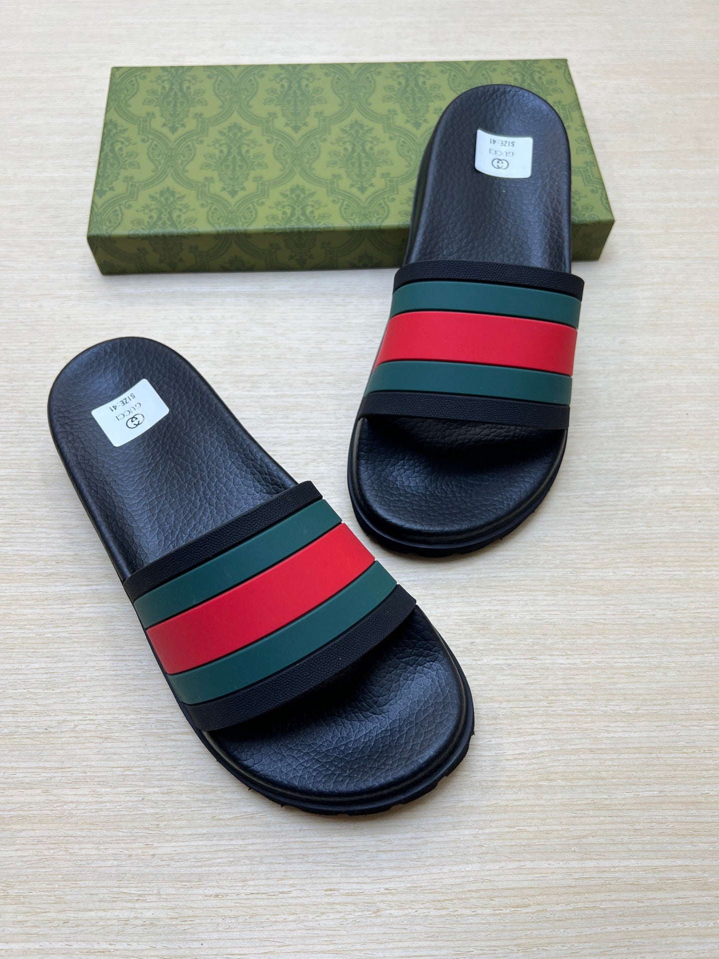 Z5X76B7  Popular slippers