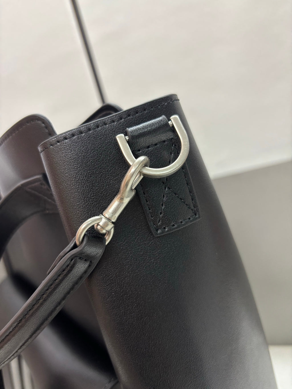 B1P36J121 Popular leather bag
