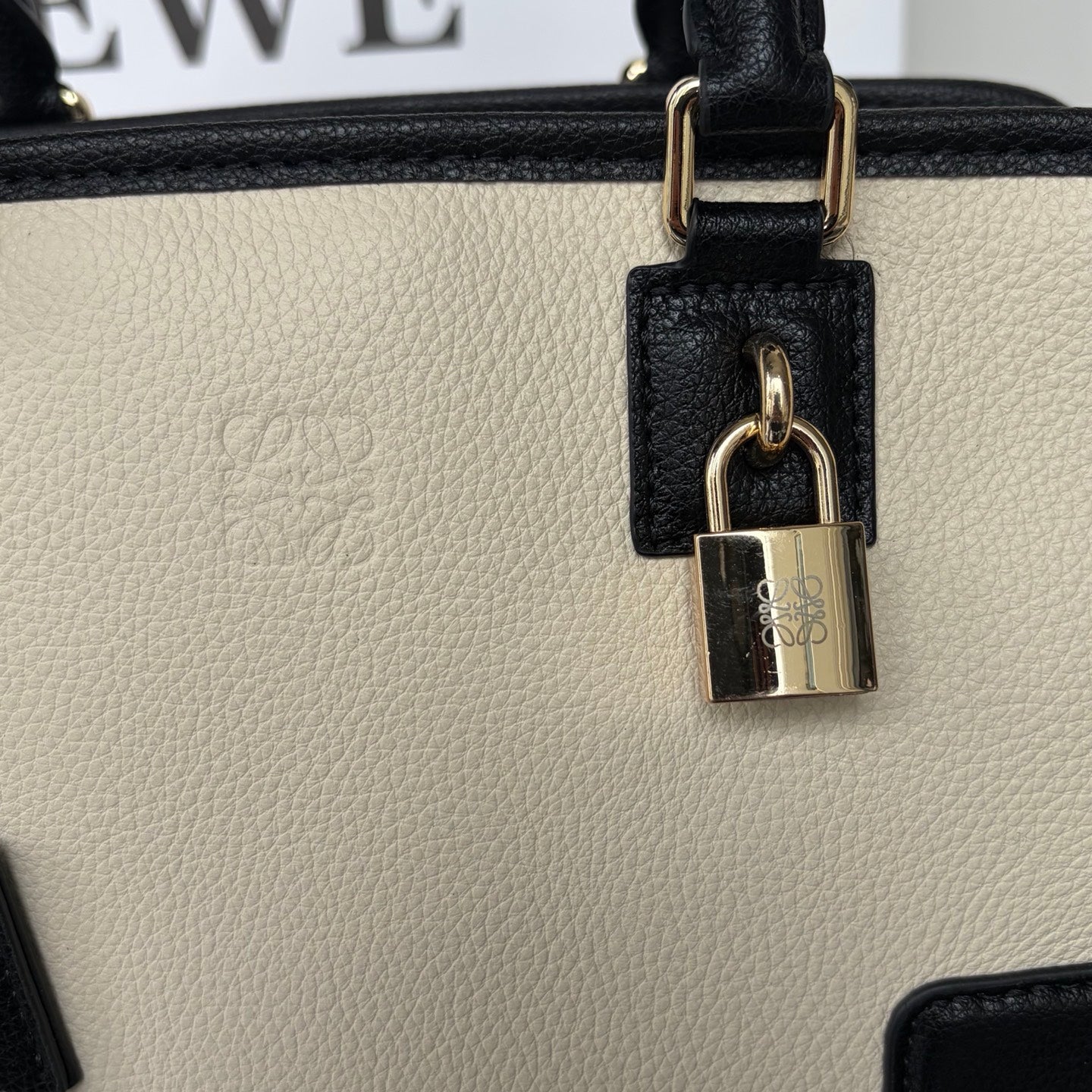 B1R66A12 Popular leather bag
