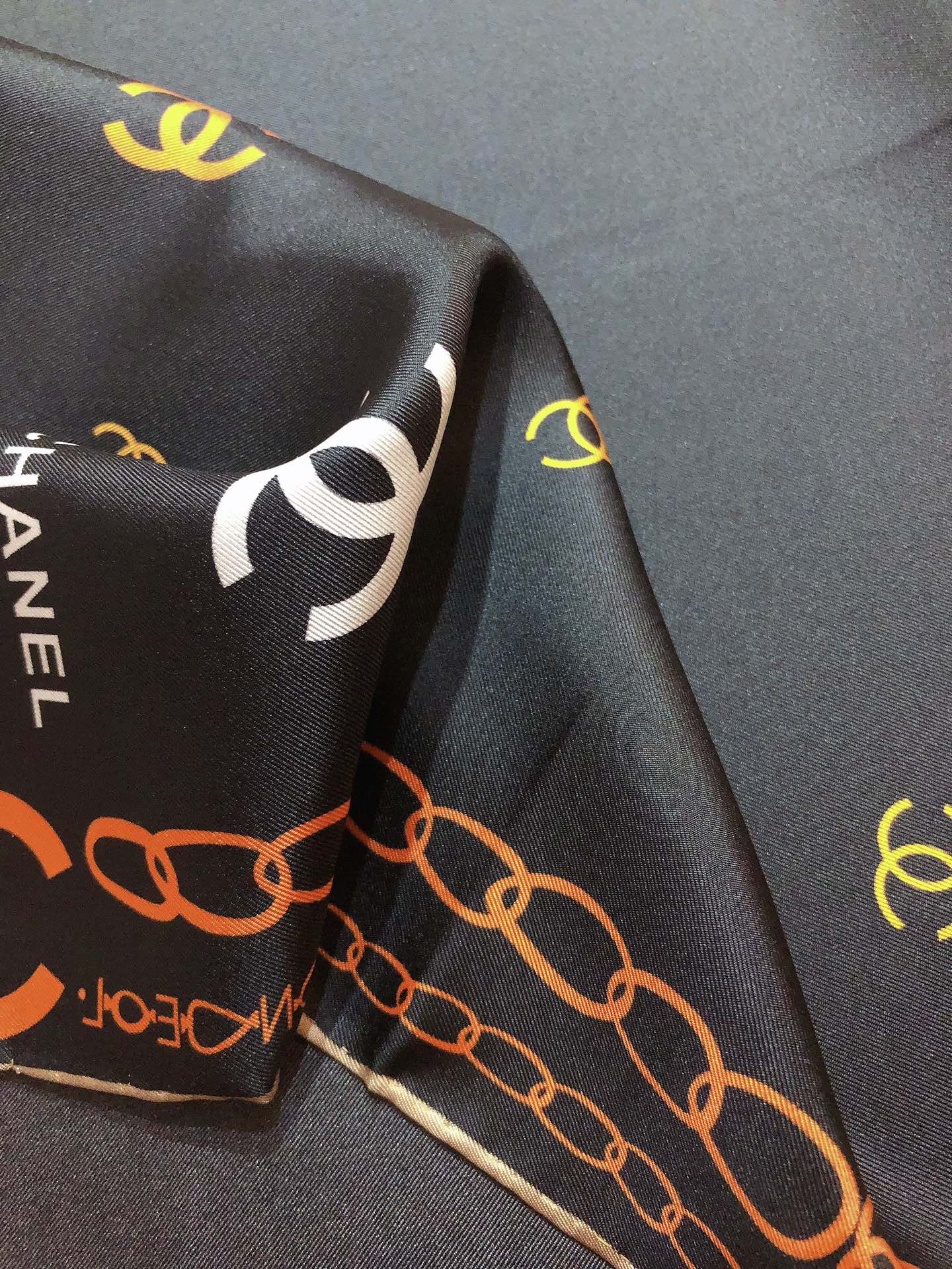W1N46C13 Popular Silk Scarve