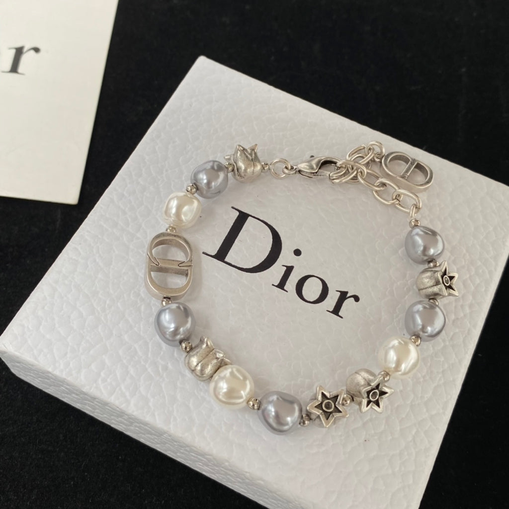 X1R75D23X Popular   Necklaces . Bracelets