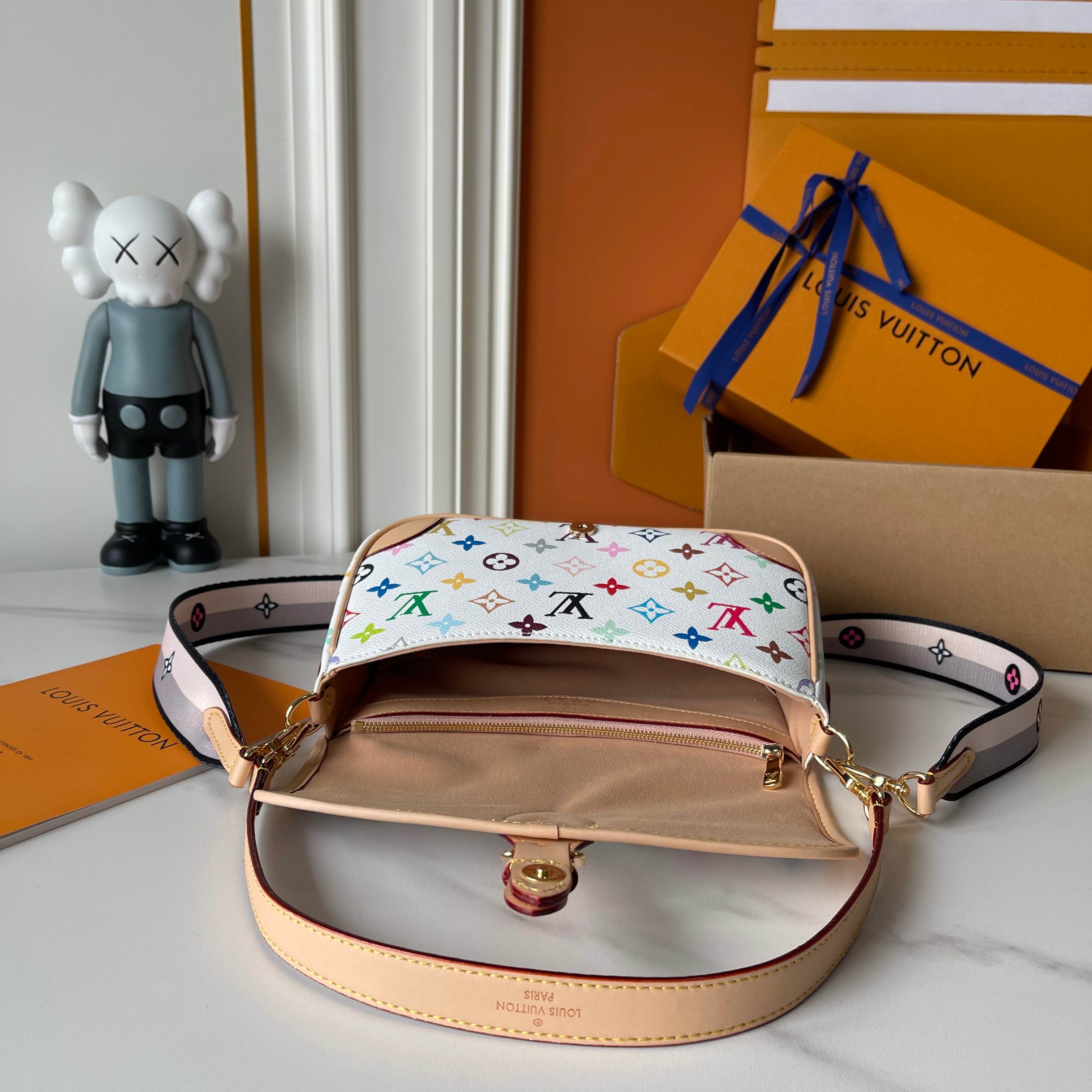 B1P36E37 Popular leather bag