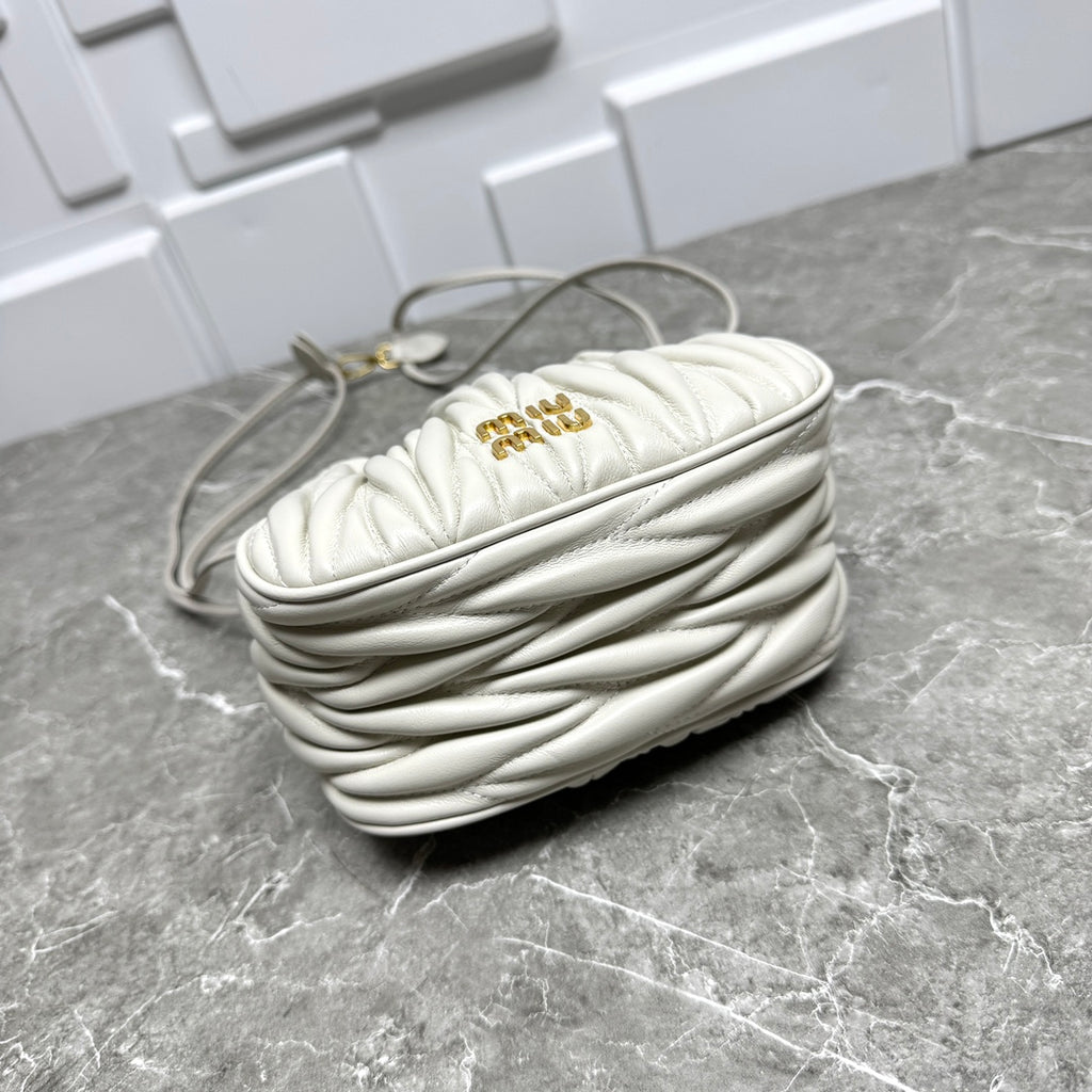 B1P36A81 Popular leather bag