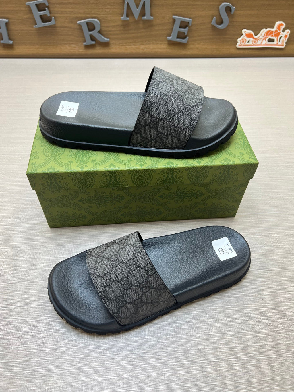 Z5X76B1 Popular slippers
