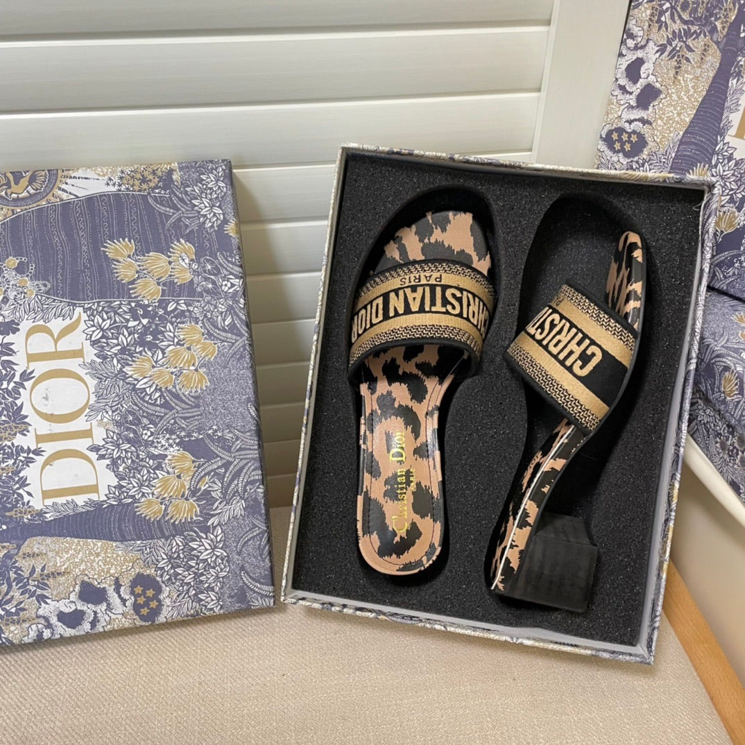 Z1ZD64 Popular sandals