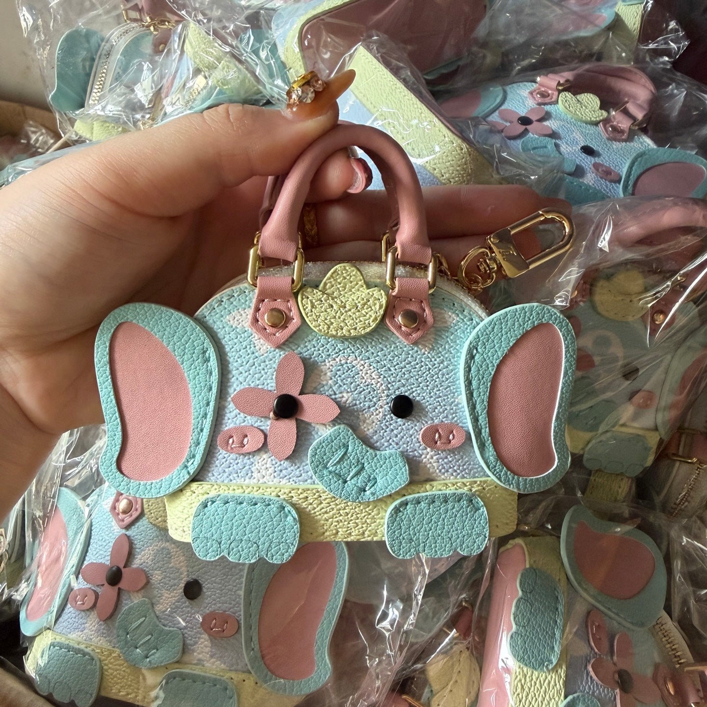 A1R76E103 Popular bag 's charms accessories