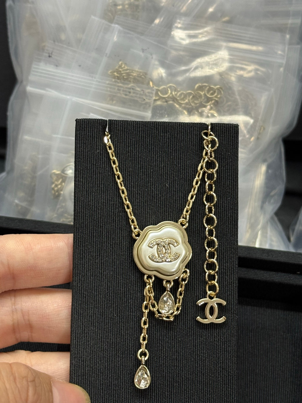 X1Q95C119X Popular Necklaces. Earrings