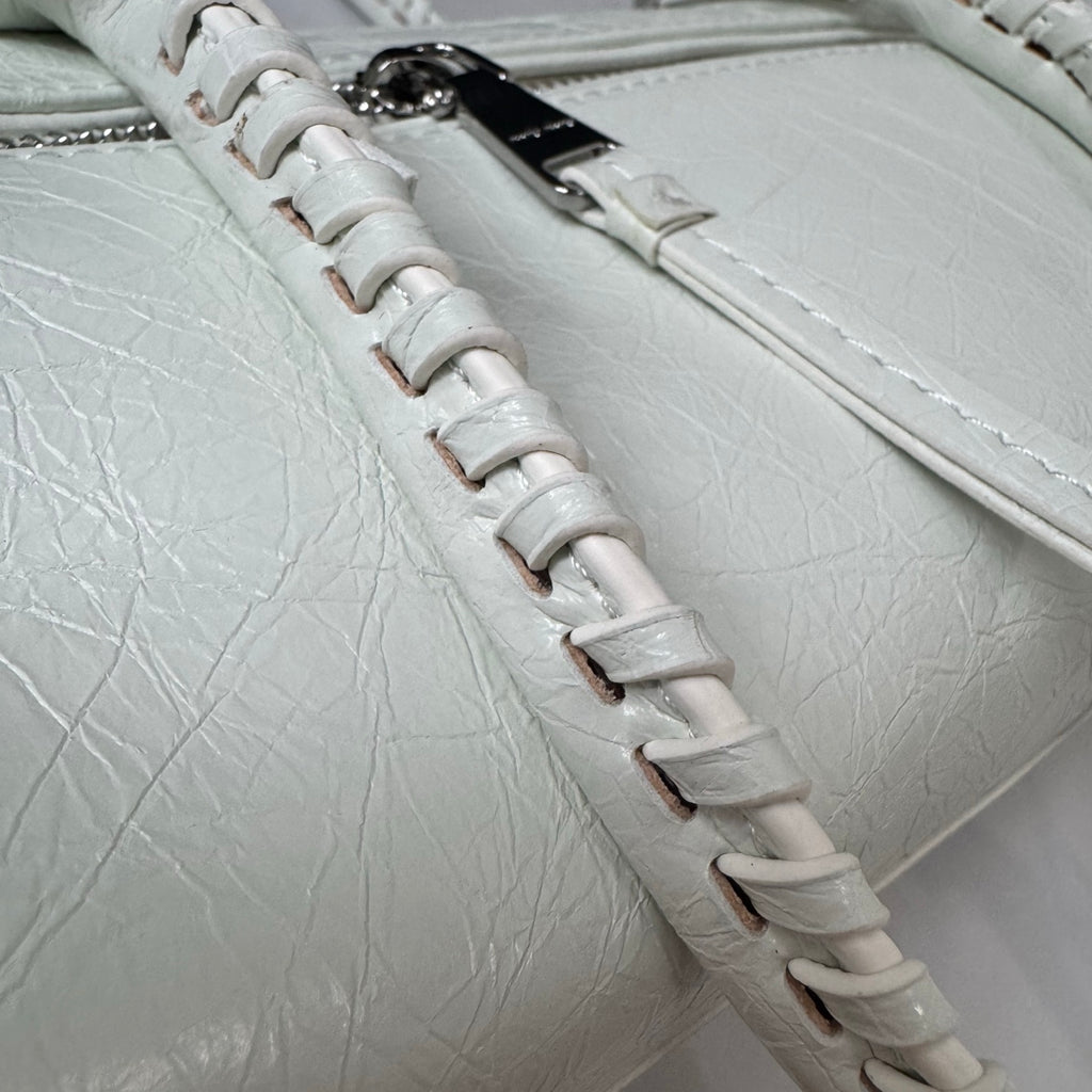B1R76A21 Popular leather bag