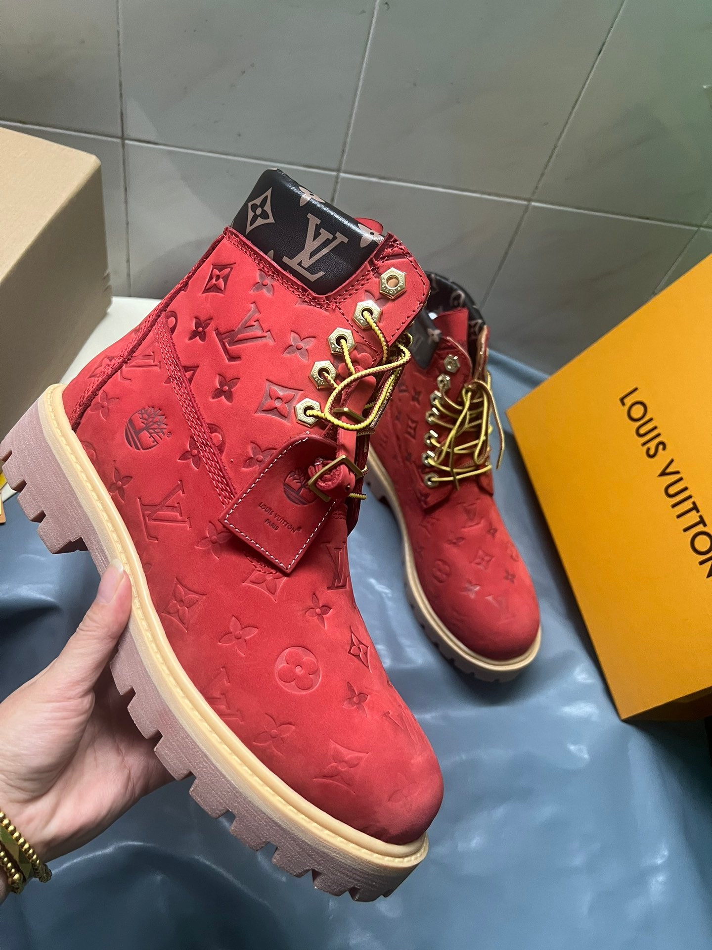 Z2Q105E382 Popular high-quality leather Boots