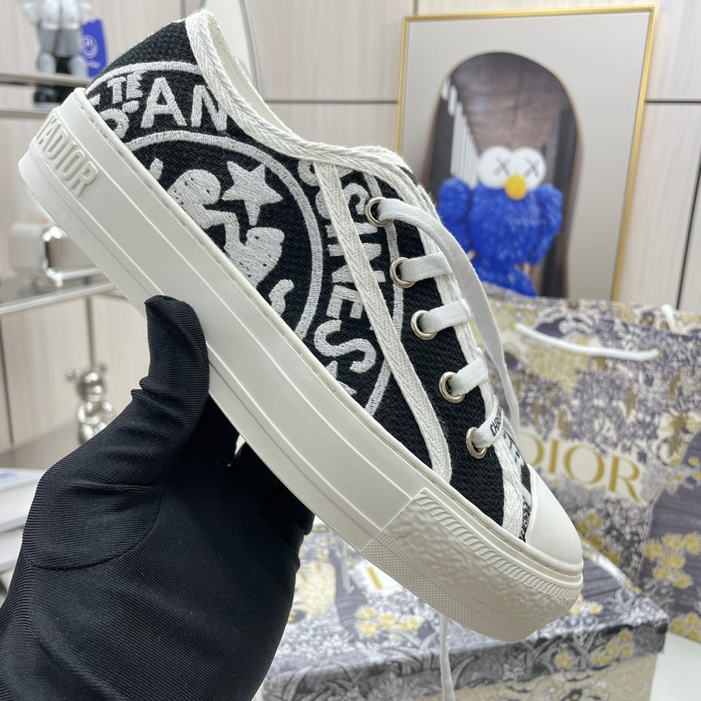 Z1XD66 Popular shoes