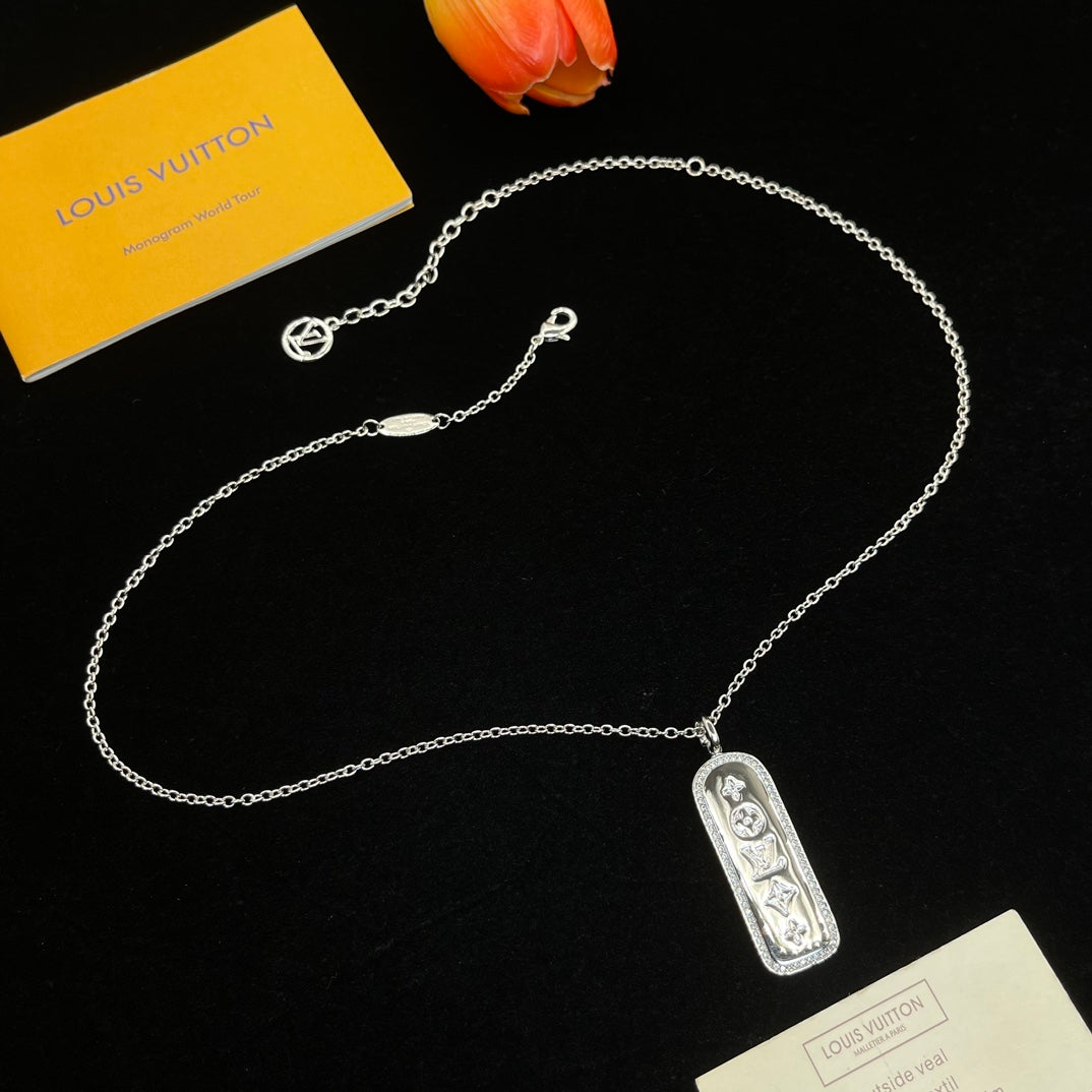 X1Q85E128X Popular Necklace