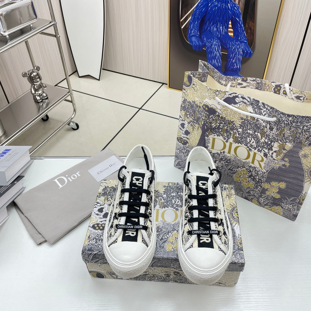 Z1XD66 Popular shoes