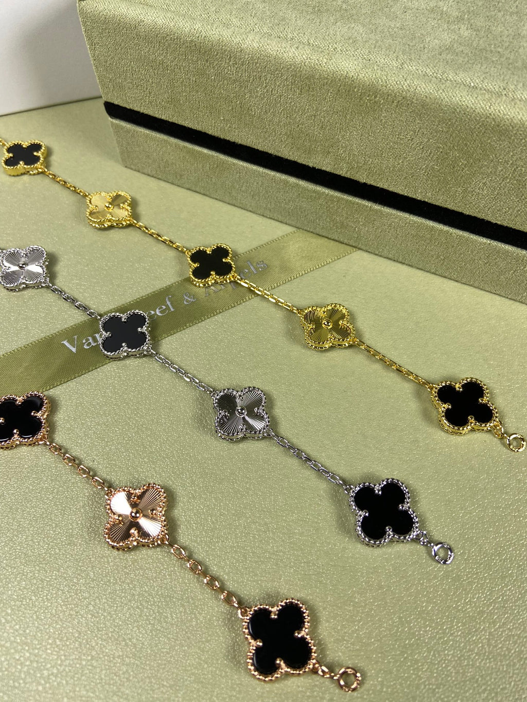 X5X94VA181K  Popular bracelets  5 flowers normal size1.5cm flower