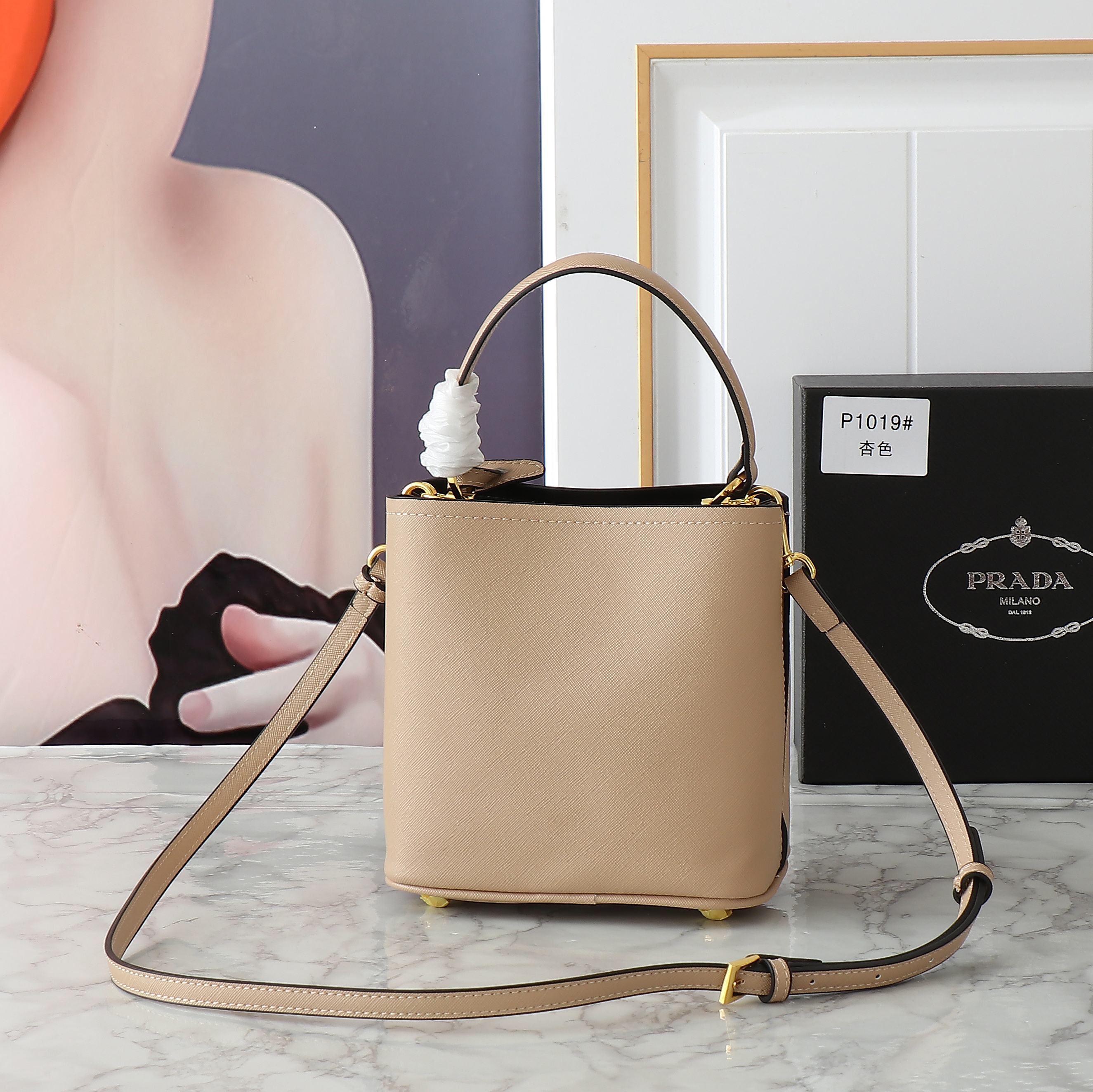 B1W35P102 Popular  leather bag