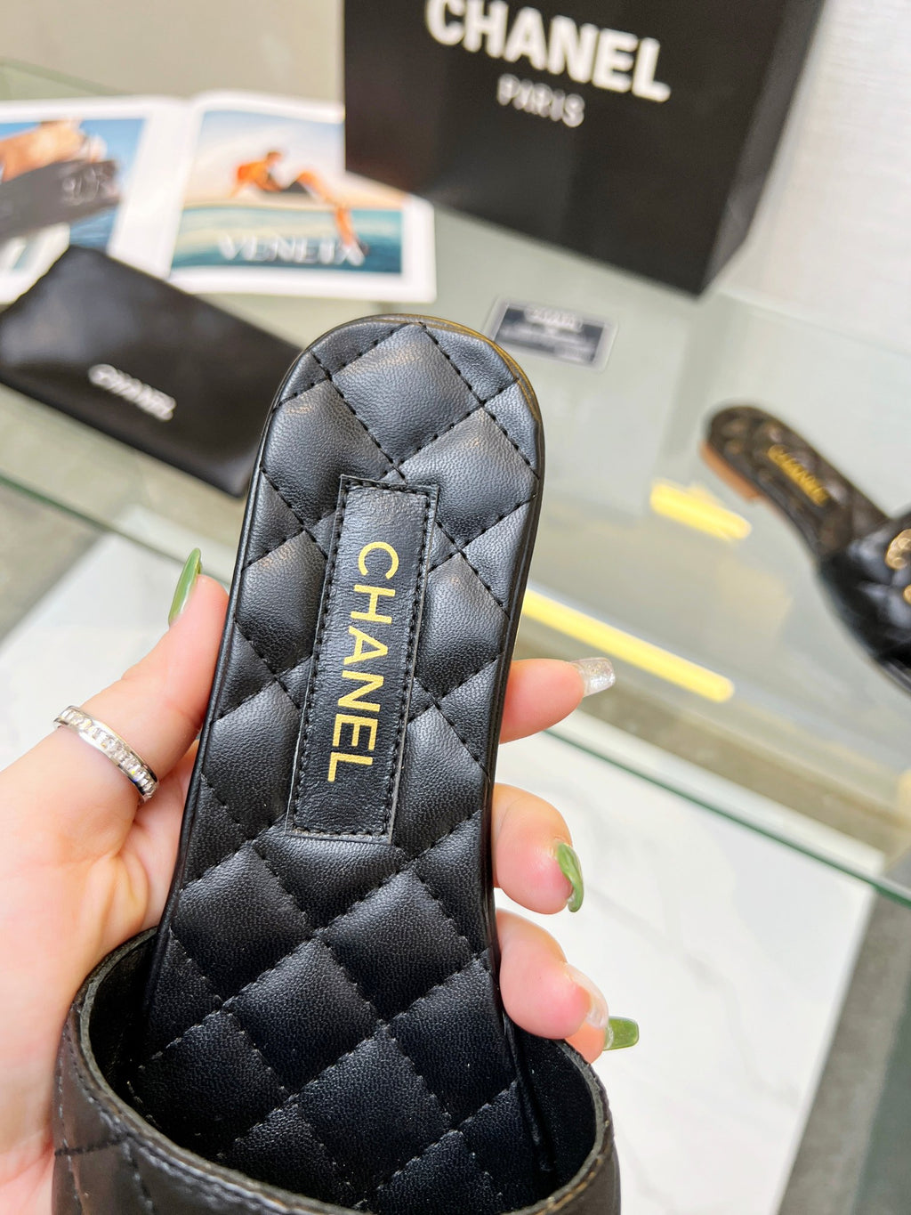 Z2R45C12  Popular genuine leather slippers