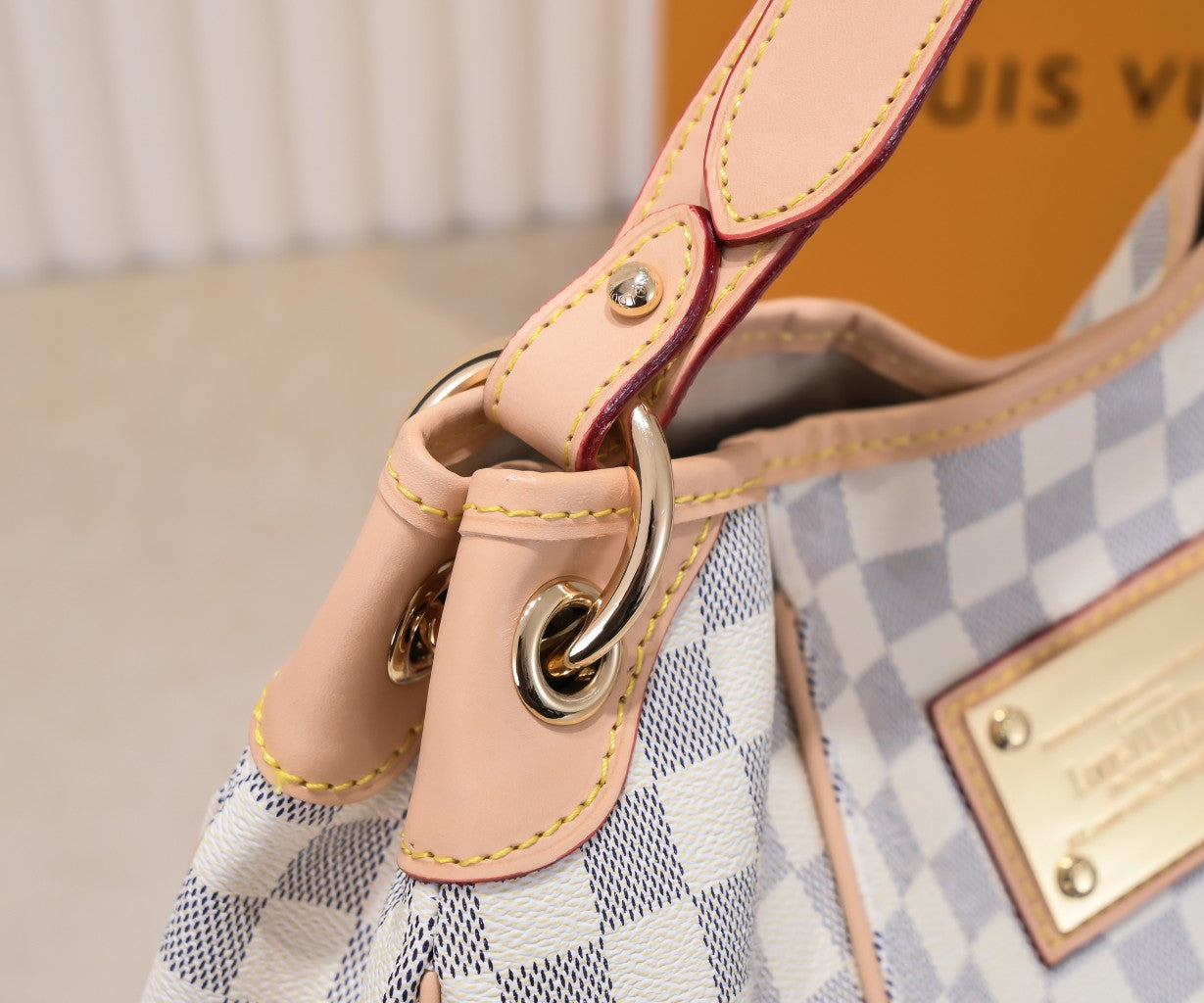 B1X43E63 Popular   leather bag 