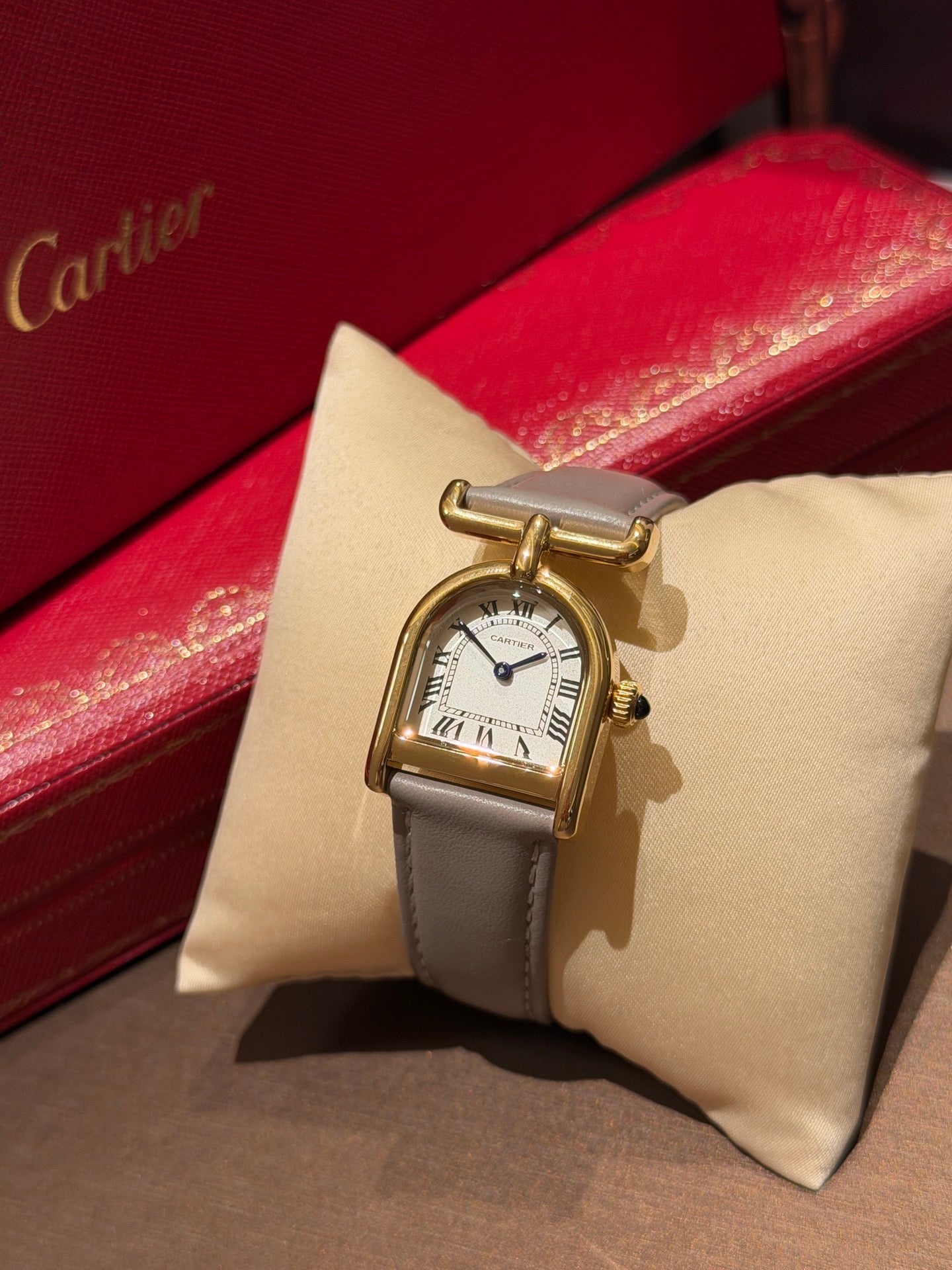 L1R36K104 Popular Watches (The total length of the watch is 23.5cm)
