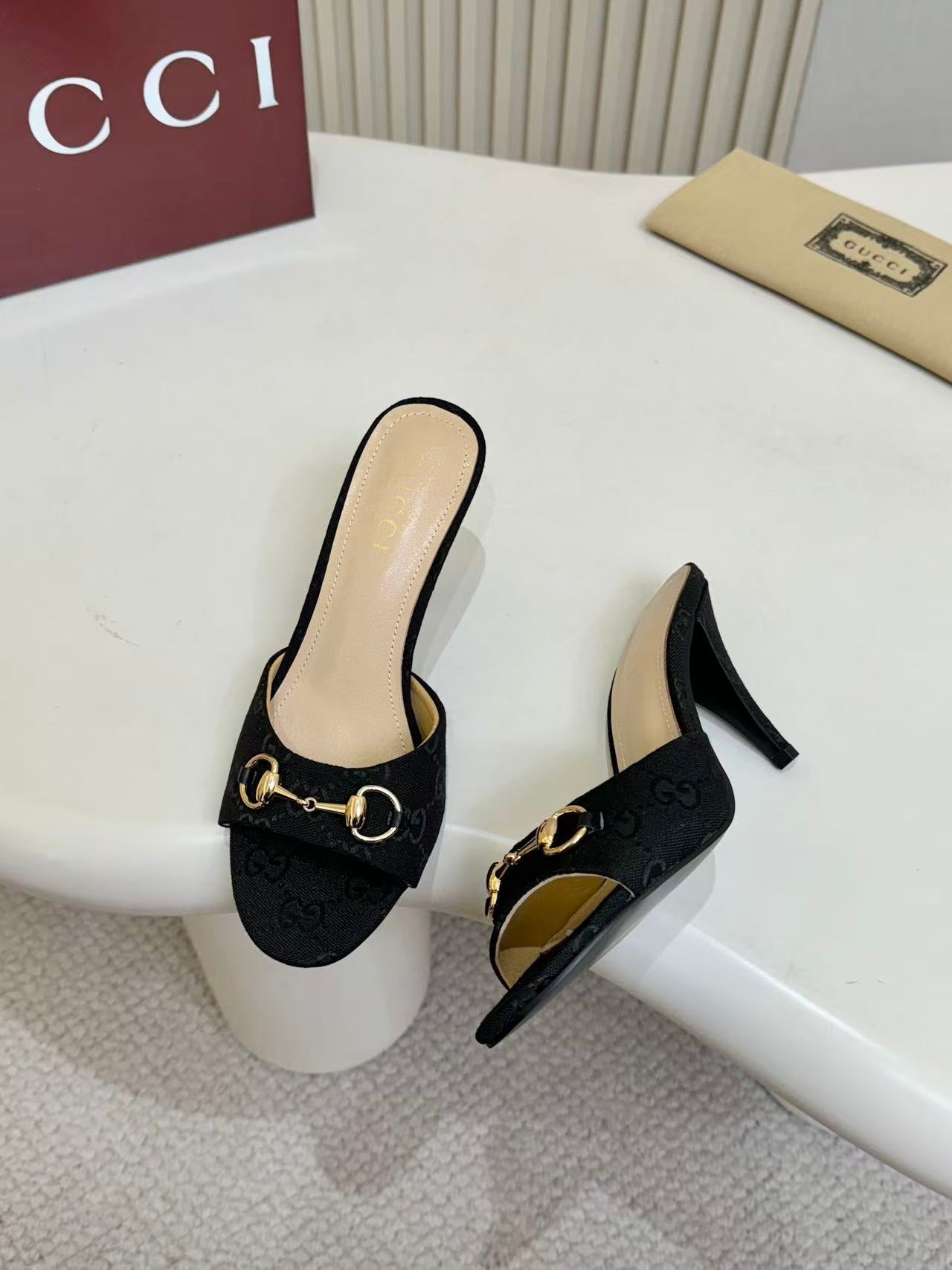 Z2R76B31 Popular high-quality canvas shoes