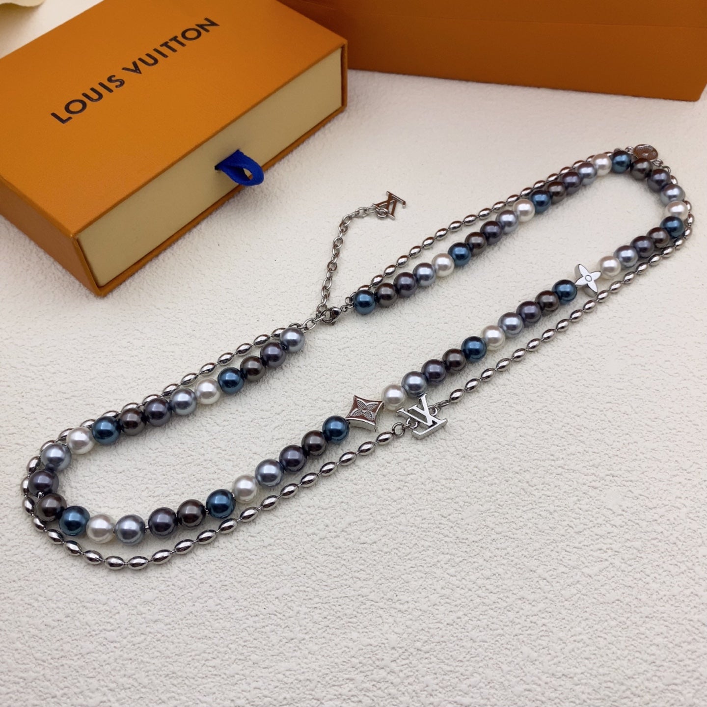 X1Q85E342X Popular Necklaces. Bracelets