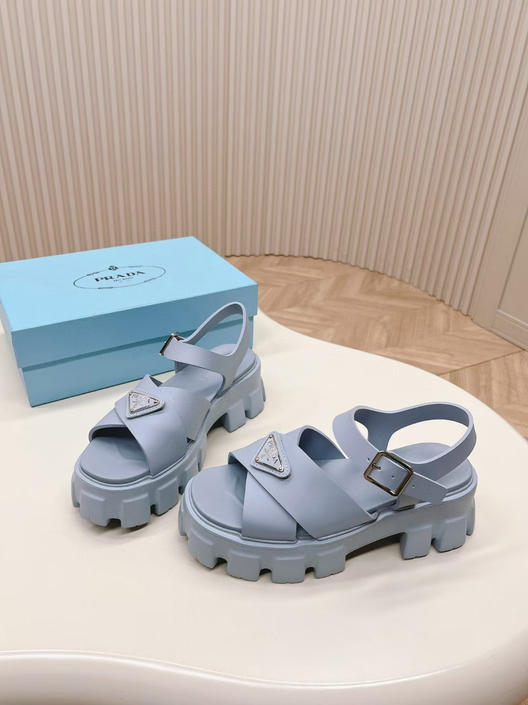 ZPX76P4 Popular sandals